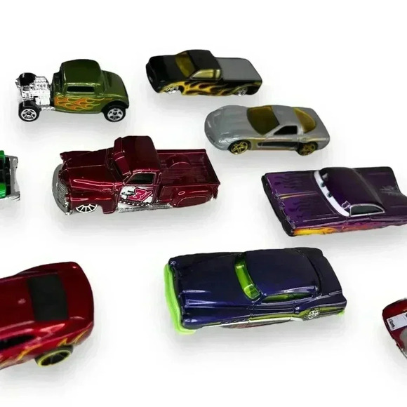Hot Wheels Classic & Race Car Collection - Set of 16 Die-Cast Cars - Picture 6 of 13